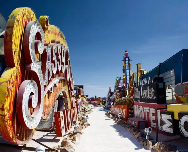 Résultat de recherche d'images pour "neon museum"