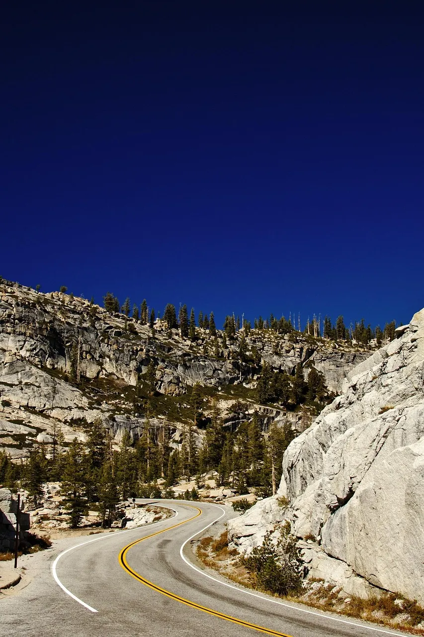 Half_Dome_from_Glacier_Point,_Yosemite_NP_-_Diliff